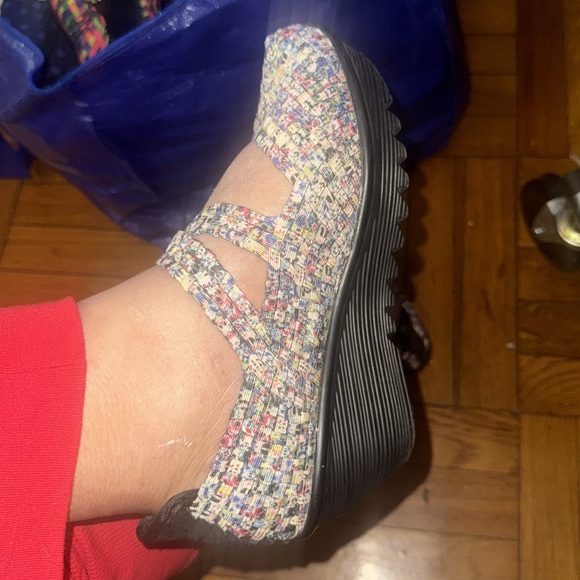 Gently Used Bernie Mev Lulia Wedge. - Picture 2 of 10